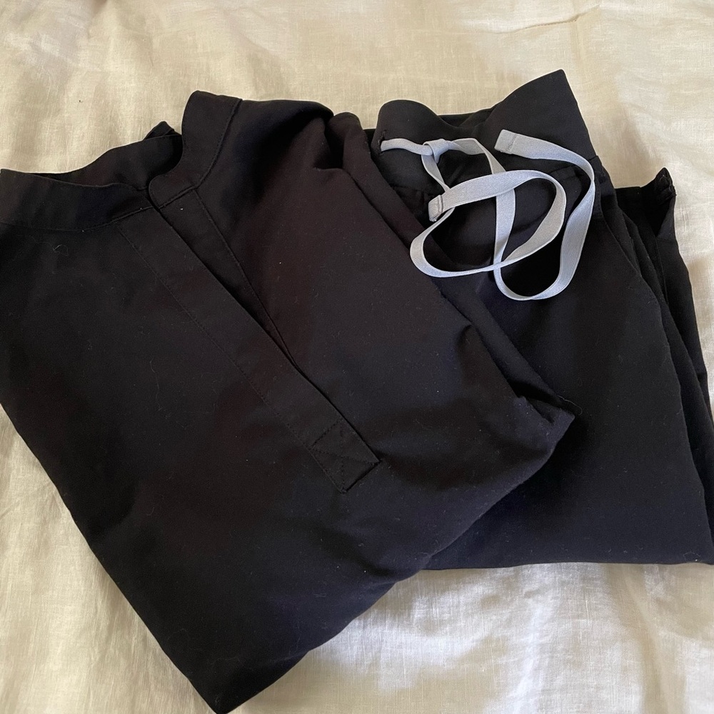 FIGS Black Scrub Top